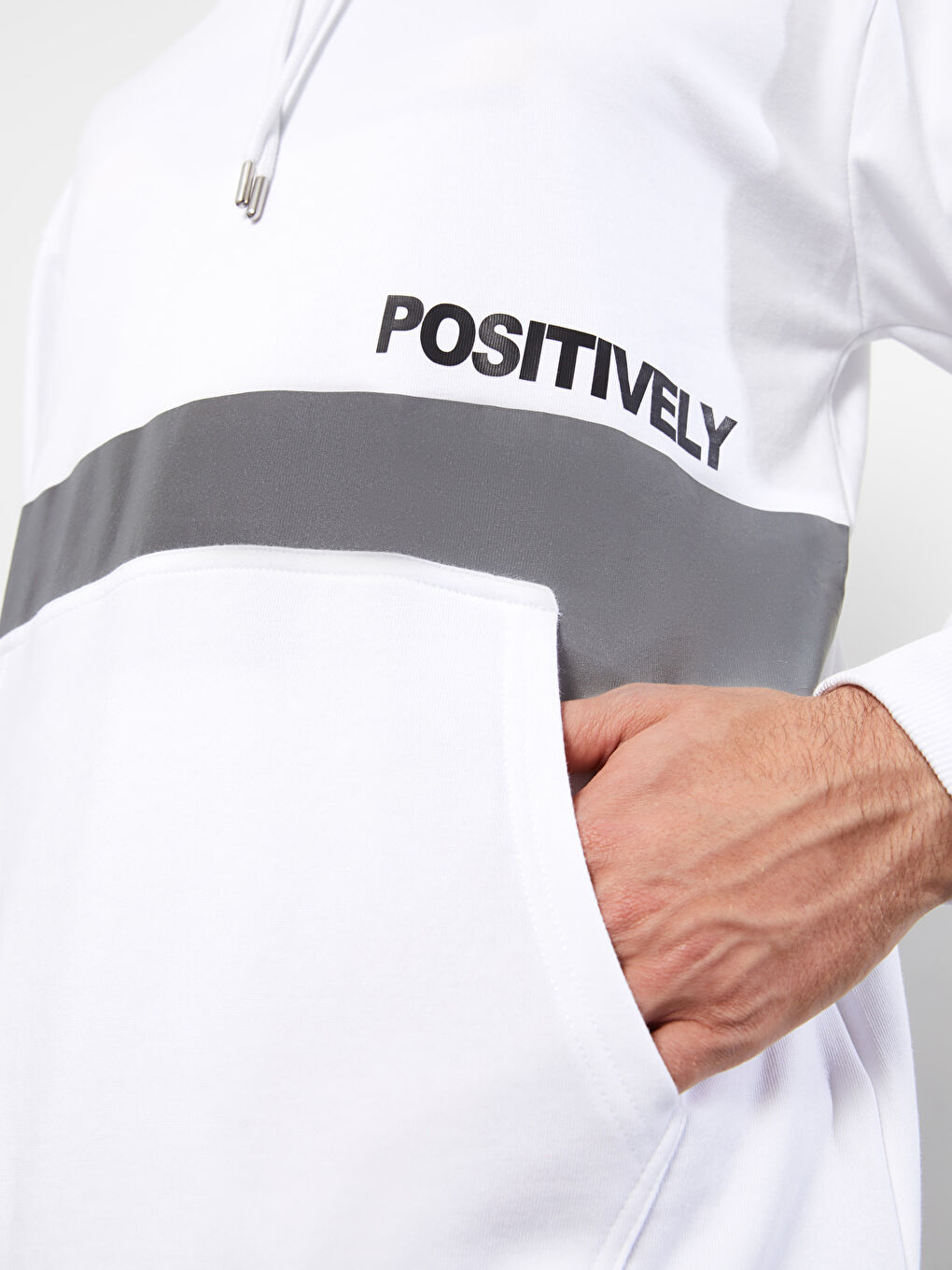 Beyaz Uzun Kollu Baskılı Erkek Hoodie-6