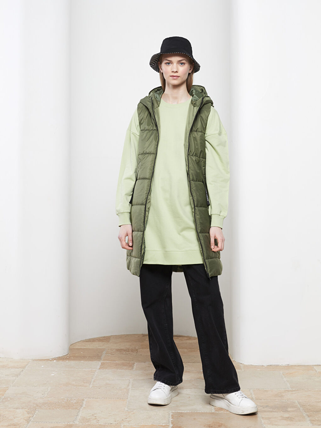 Haki Kapüşonlu Düz Cep Detaylı Kadın Şişme Yelek-3