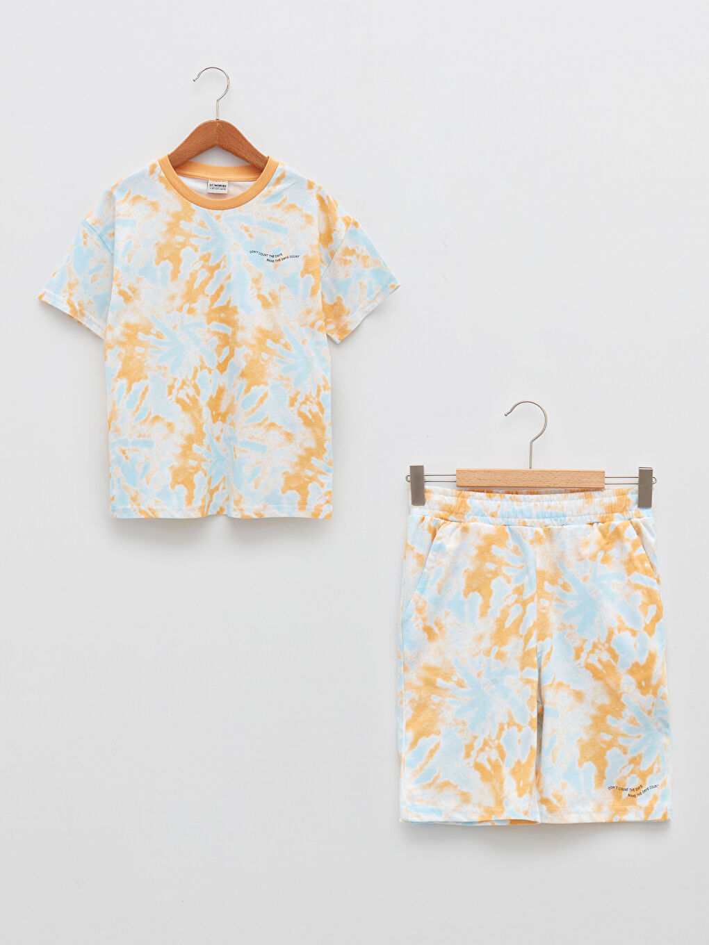 Sarı Bisiklet Yaka Batik Desenli Kısa Kollu Erkek Çocuk Tişört ve Şort