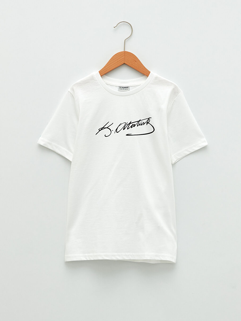 Beyaz Bisiklet Yaka Atatürk İmza Baskılı Kısa Kollu Erkek Çocuk Tişört