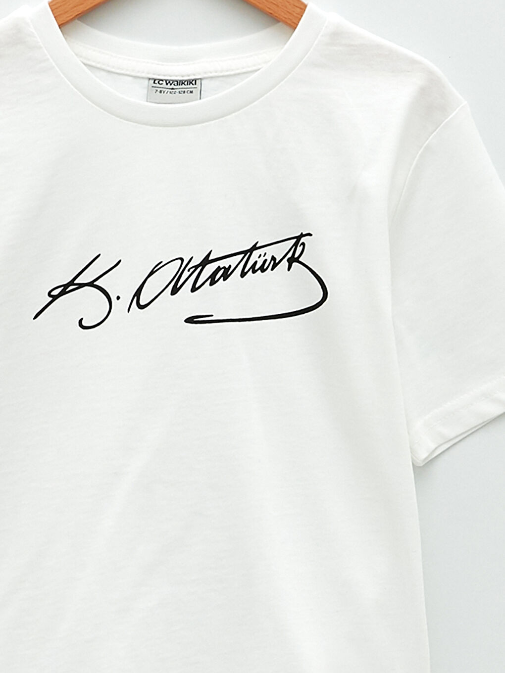 Beyaz Bisiklet Yaka Atatürk İmza Baskılı Kısa Kollu Erkek Çocuk Tişört-2