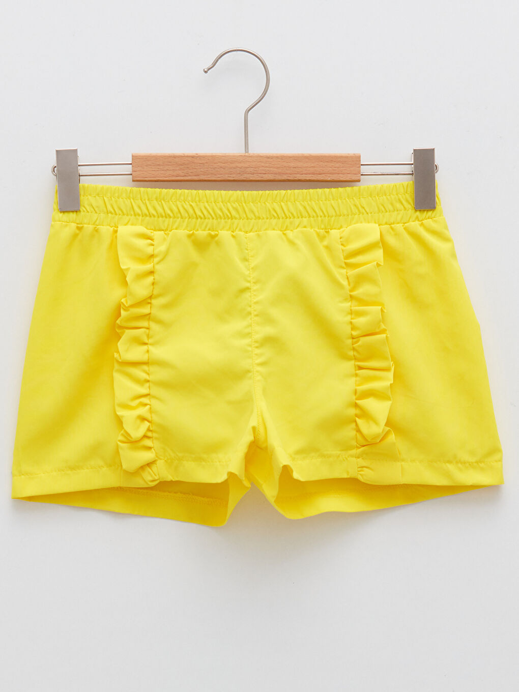 Sarı Beli Lastikli Fırfır Detaylı Kız Çocuk Deniz Şortu