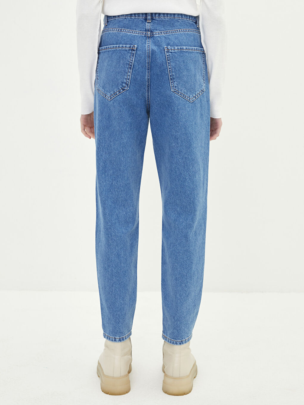 Yüksek Bel Mom Fit Düz Cep Detaylı Kadın Rodeo Jean Pantolon-4