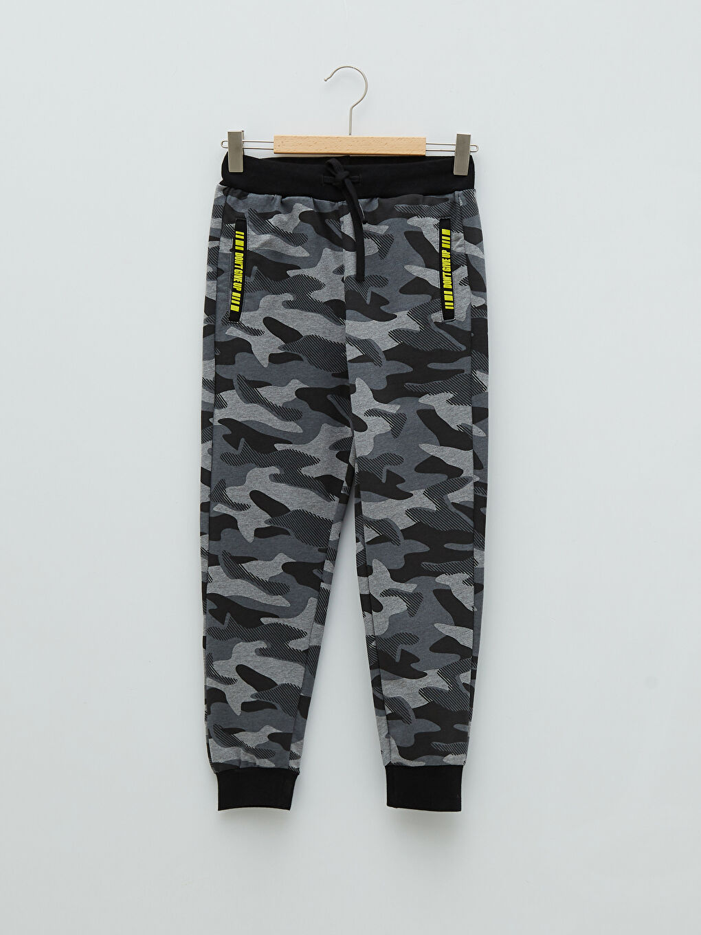 LCW Kids Beli Lastikli Kamuflaj Desenli Erkek Çocuk Jogger Eşofman Altı -S23383Z4-LQ9