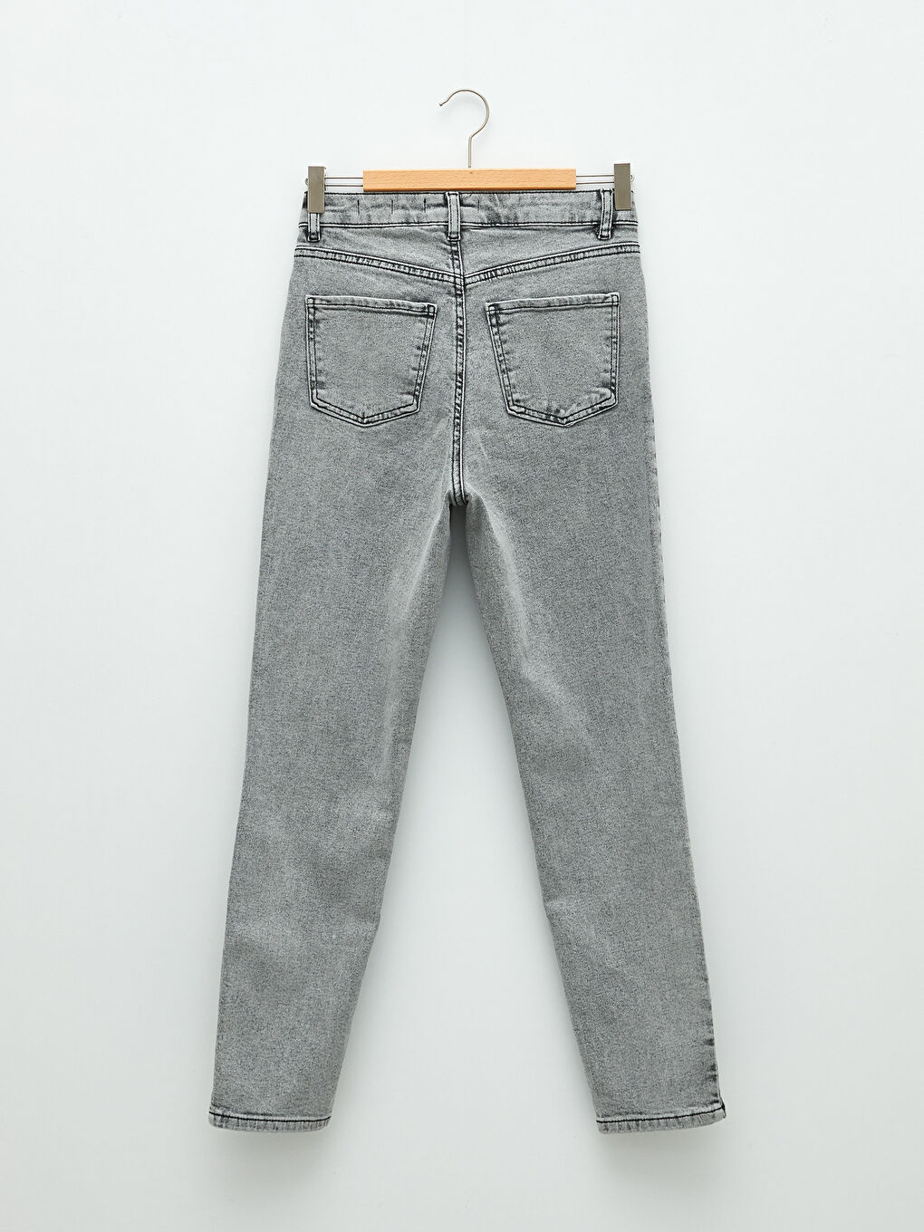 بنطلون دينيم روديو بوسط عالي وقصة رفيعة وجيوب عادية للسيدات-5