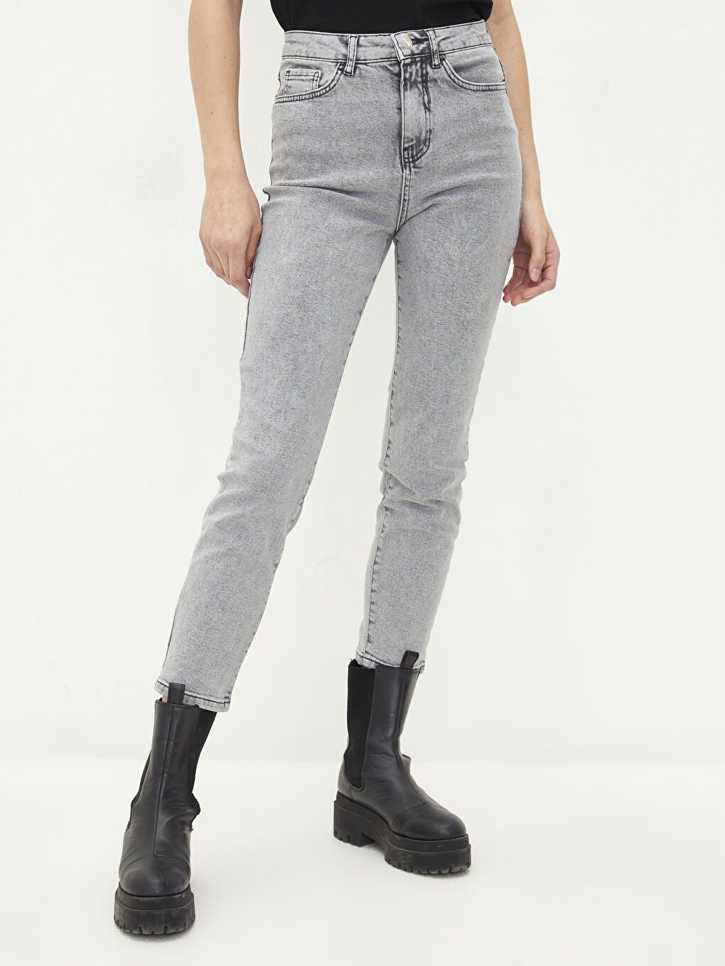 بنطلون دينيم روديو بوسط عالي وقصة رفيعة وجيوب عادية للسيدات-1