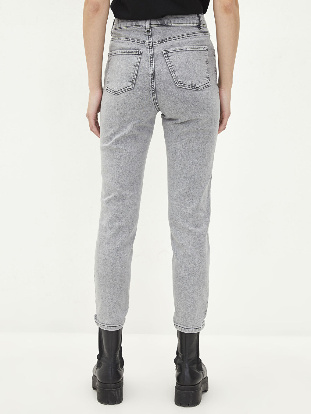 بنطلون دينيم روديو بوسط عالي وقصة رفيعة وجيوب عادية للسيدات-3