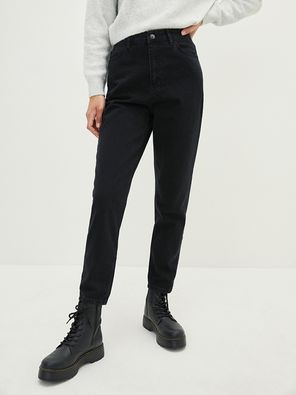 Siyah Yüksel Bel Mom Fit Cep Detaylı Kadın Rodeo Jean Pantolon-2