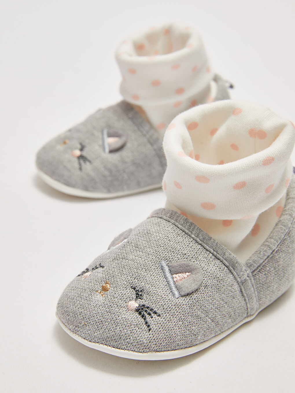 Gri Nakış Detaylı Çoraplı Kız Bebek Yürüme Öncesi Ev Ayakkabısı-3