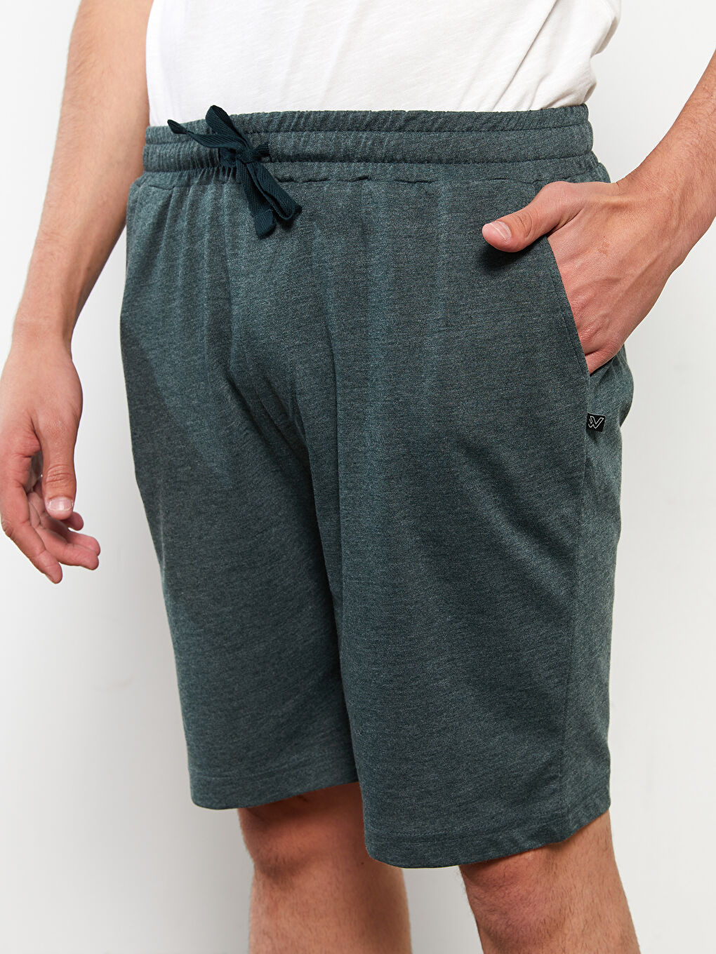 【SATIIIZ】Kaid Pintuck Bermuda Pants Blackie Pintuck Cargo Bermuda Pants - satiiiz