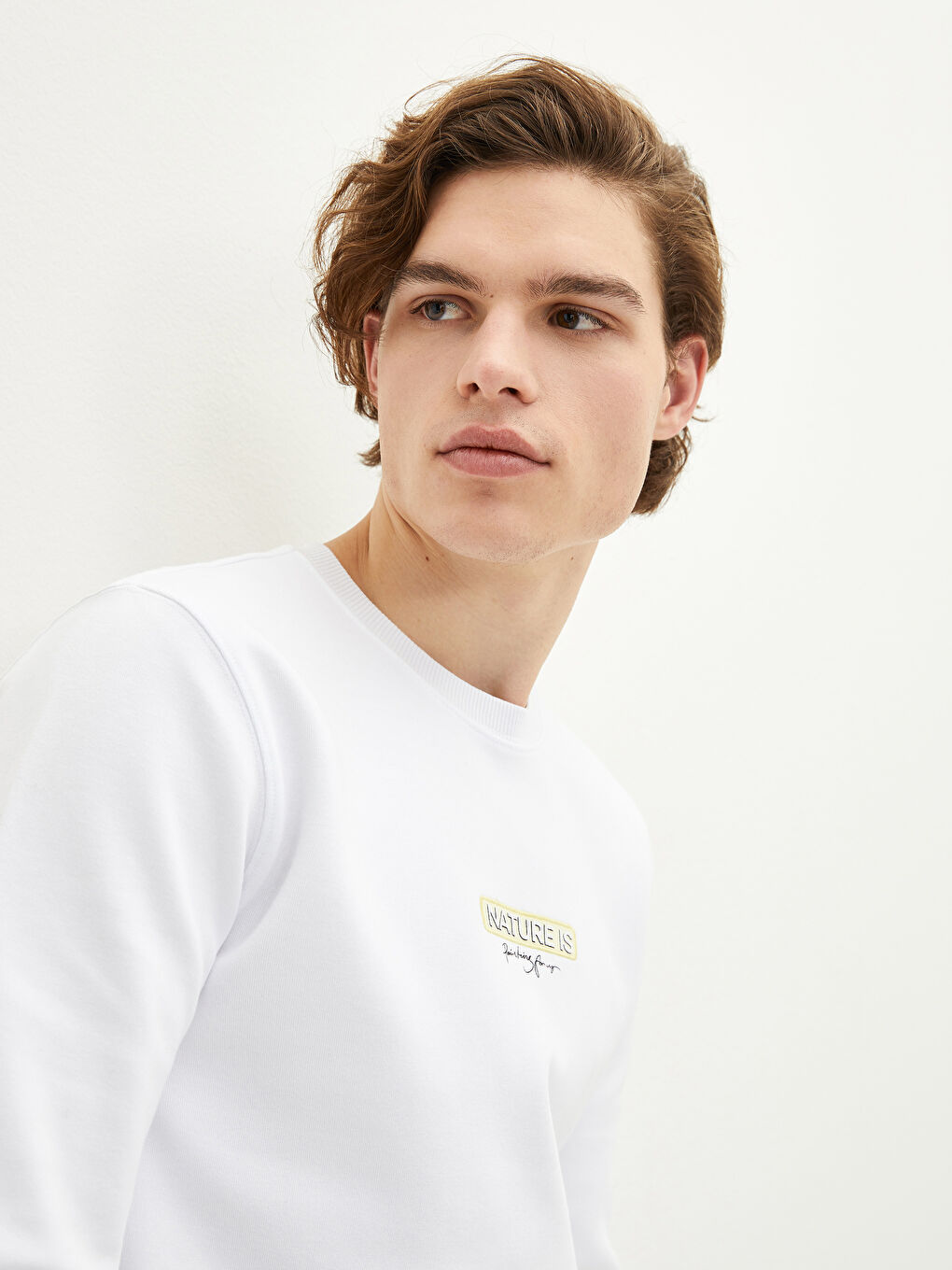 Beyaz Bisiklet Yaka Uzun Kollu Baskılı Erkek Sweatshirt