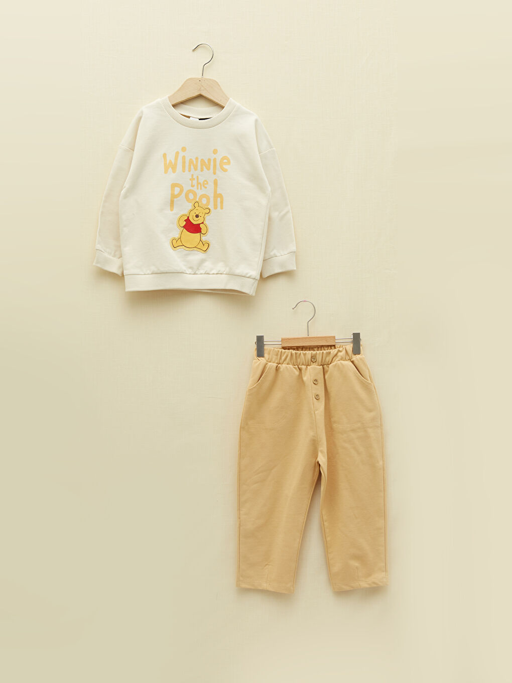 Bej Bisiklet Yaka Uzun Kollu Winnie the Pooh Baskılı Erkek Bebek Sweatshirt ve Pantolon 2'li Takım