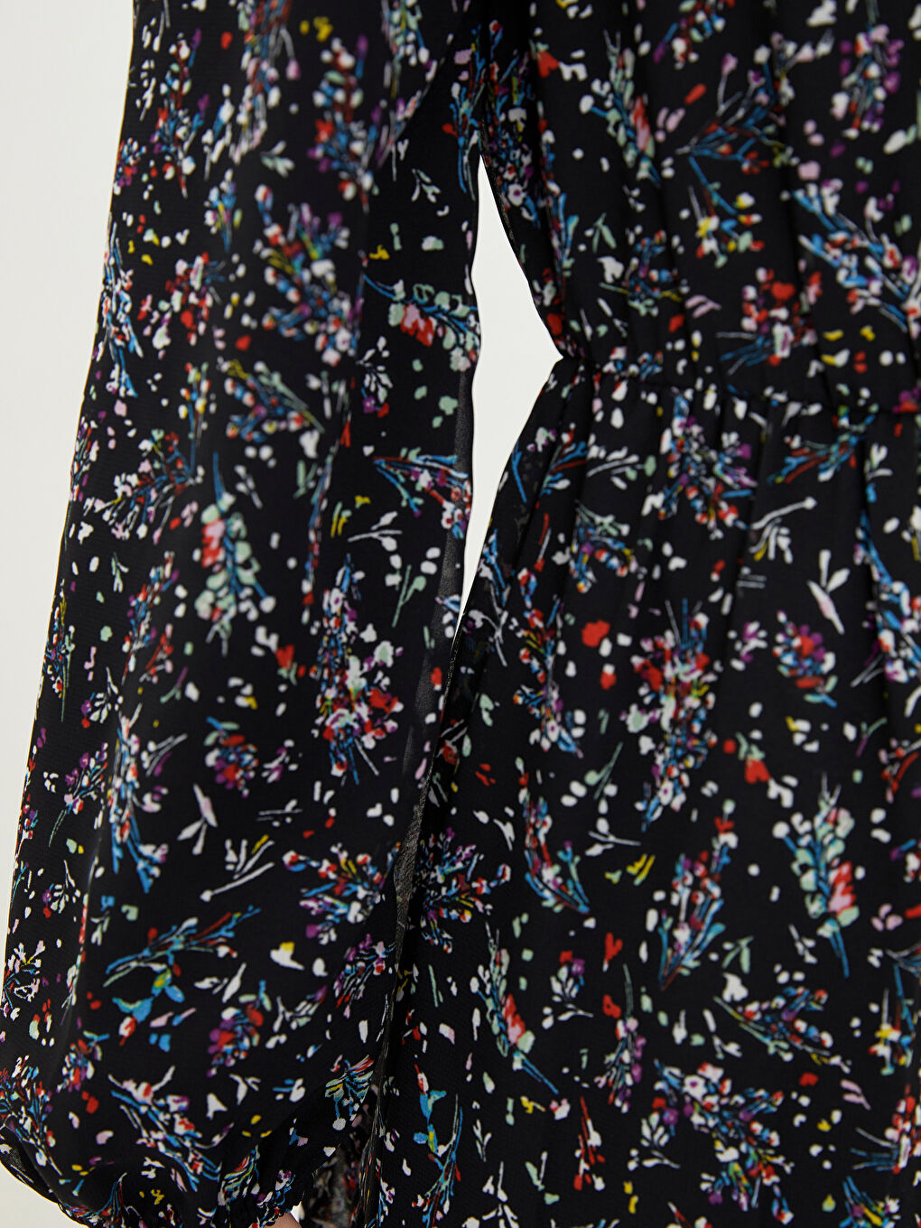 Siyah Fırfırlı Dik Yaka Desenli Uzun Kollu A Kesim Şifon Kadın Elbise-2