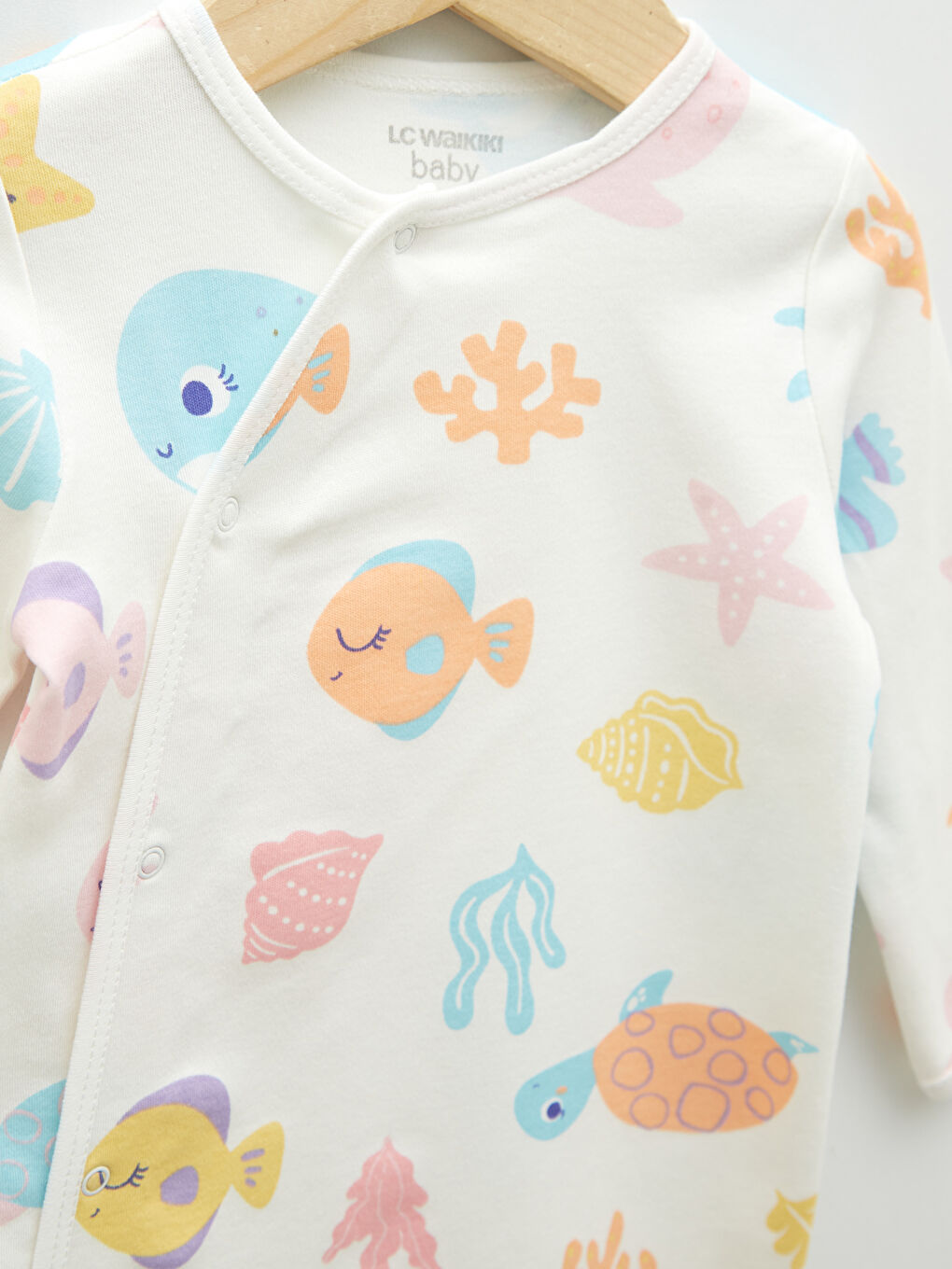LCW baby Bisiklet Yaka Baskılı Kız Bebek Çıtçıtlı Body Tulum ve Bere 3'lü Takım -S23744Z1-LRA