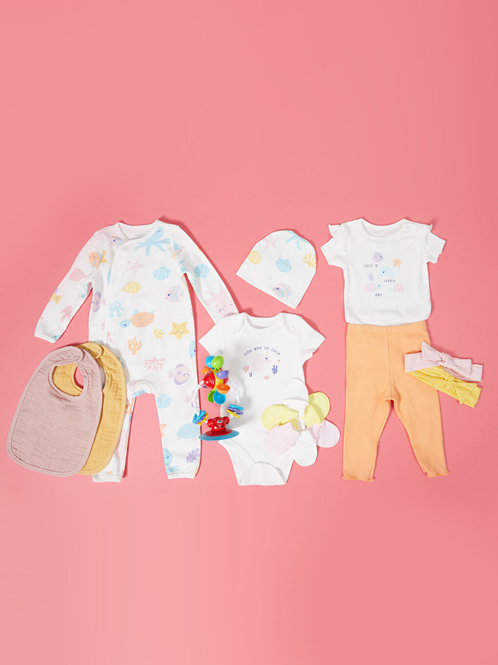LCW baby Bisiklet Yaka Baskılı Kız Bebek Çıtçıtlı Body Tulum ve Bere 3'lü Takım -S23744Z1-LRA