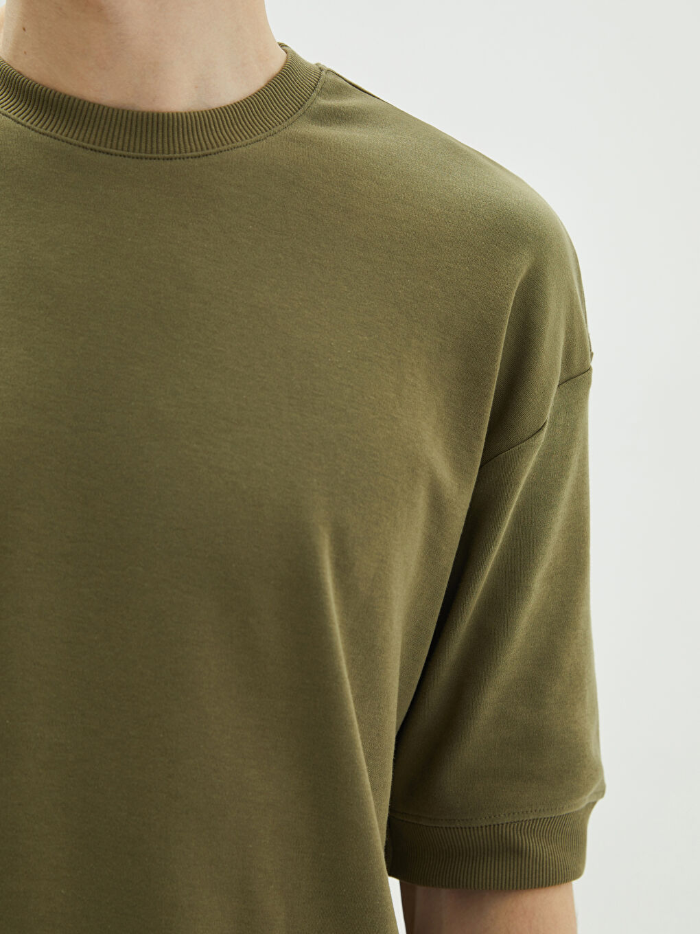 Haki Oversize Bisiklet Yaka Kısa Kollu Erkek Sweatshirt-2