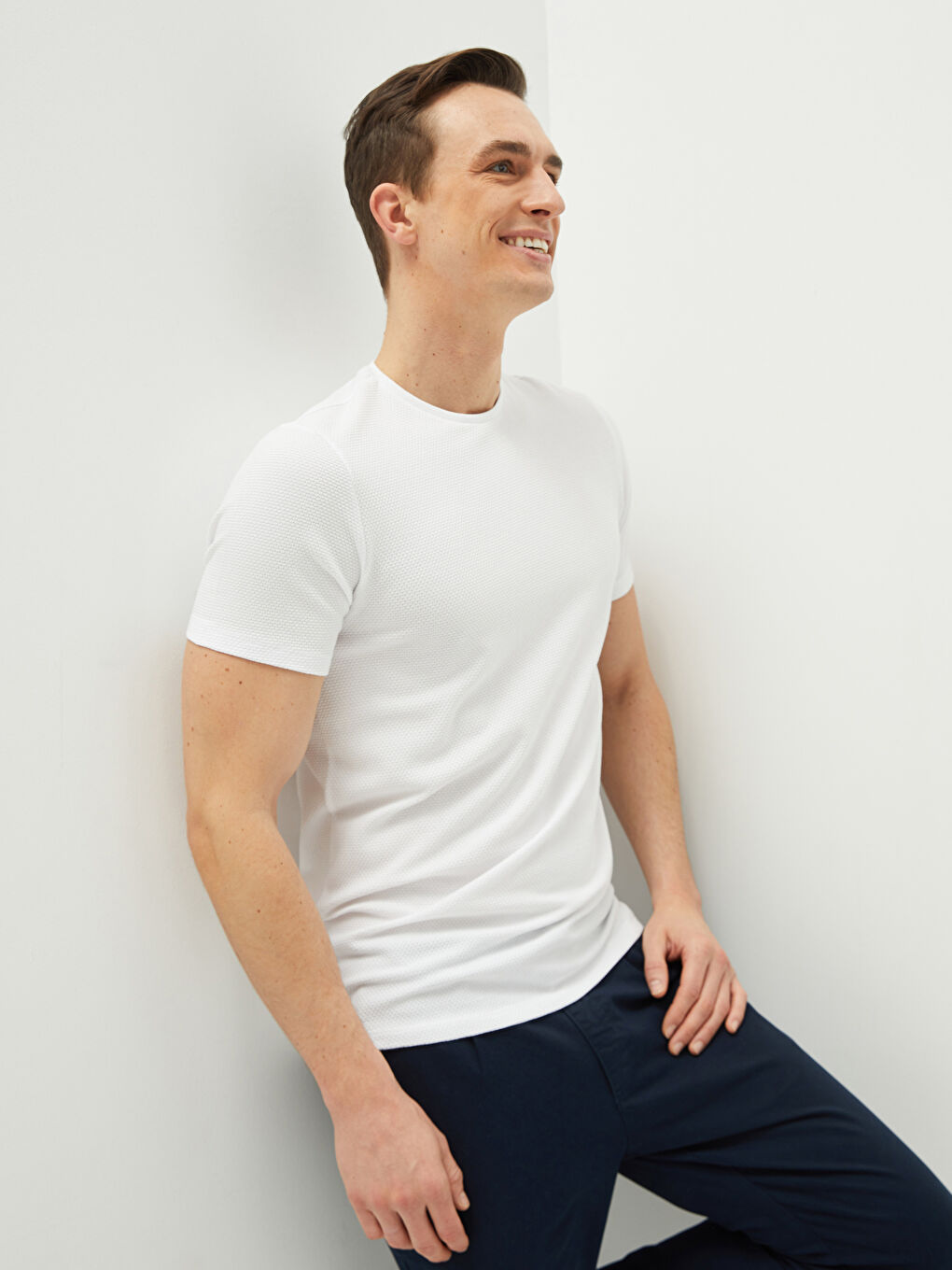 Beyaz Bisiklet Yaka Kısa Kollu Erkek Tişört