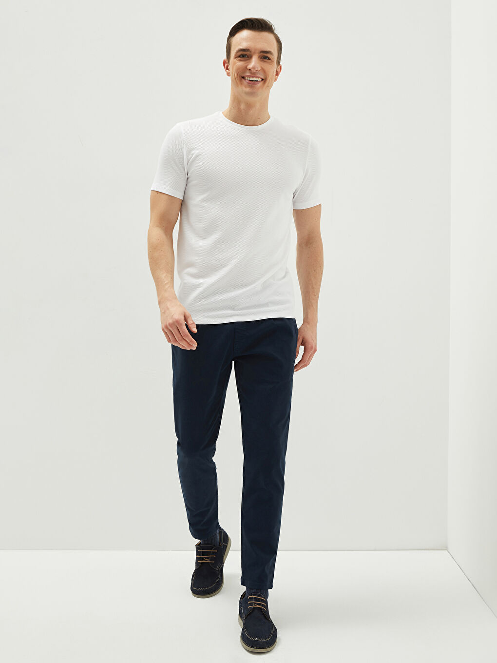 Beyaz Bisiklet Yaka Kısa Kollu Erkek Tişört-2