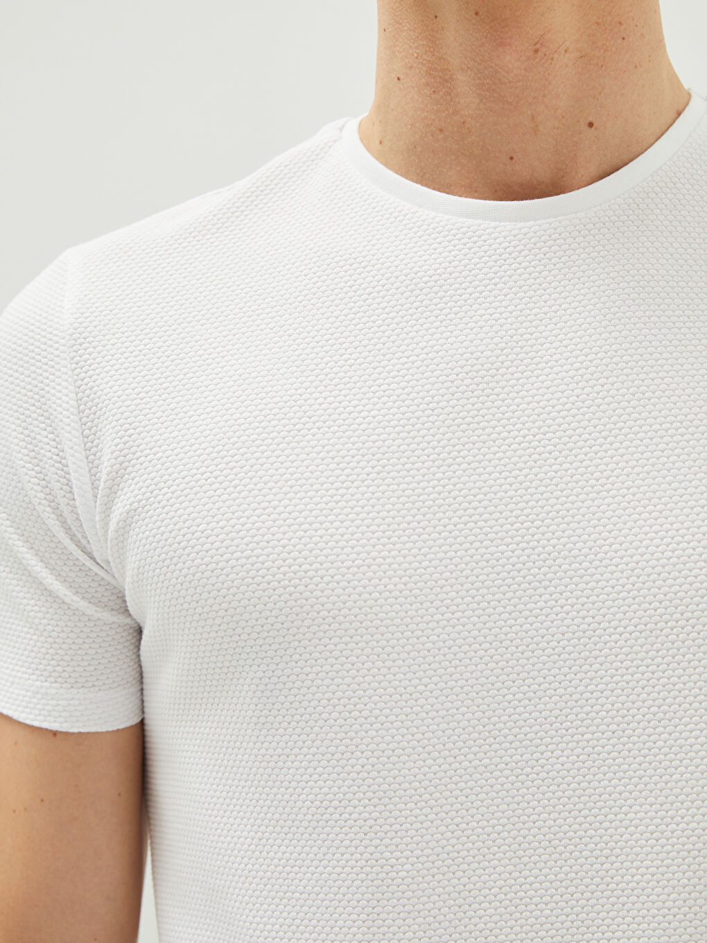 Beyaz Bisiklet Yaka Kısa Kollu Erkek Tişört-3