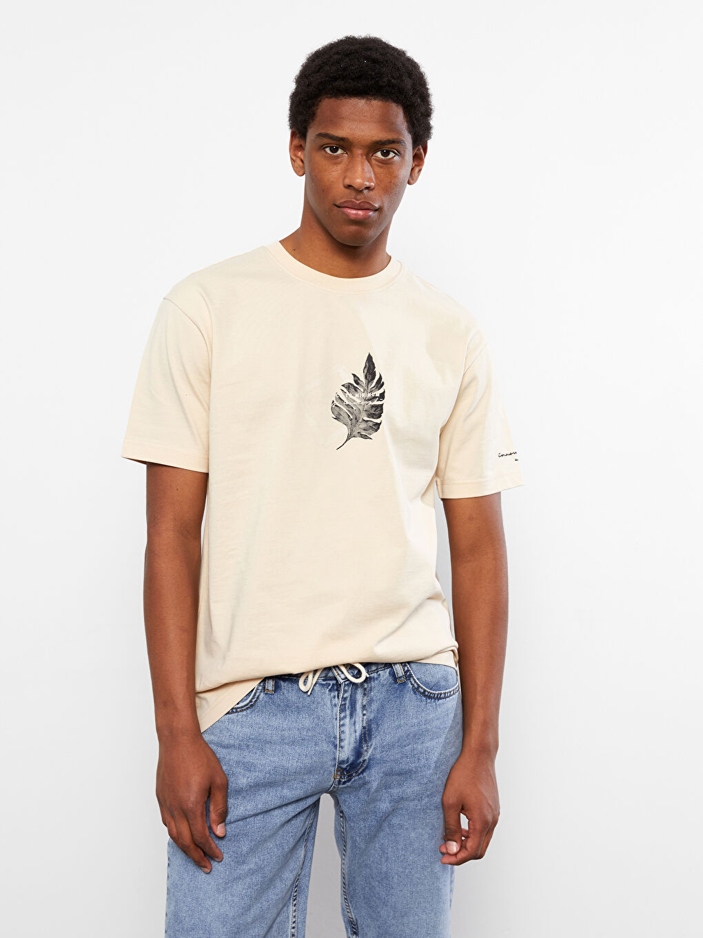 Bej Bisiklet Yaka Kısa Kollu Baskılı Penye Erkek Tişört