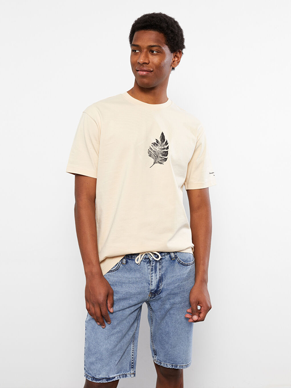 Bej Bisiklet Yaka Kısa Kollu Baskılı Penye Erkek Tişört-1