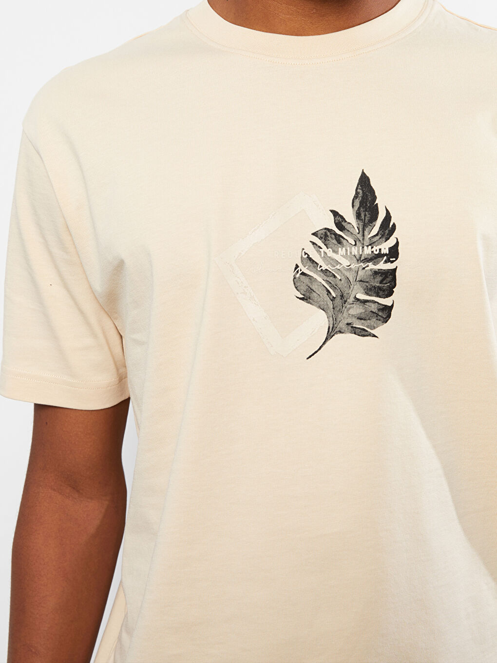 Bej Bisiklet Yaka Kısa Kollu Baskılı Penye Erkek Tişört-3