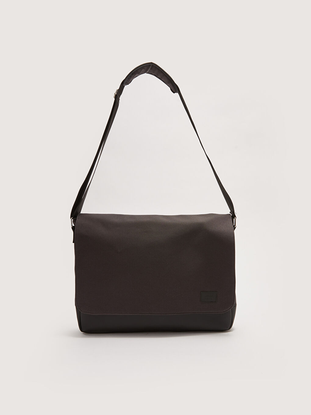 Antrasit Etiket Baskılı Erkek Postacı Çantası-1