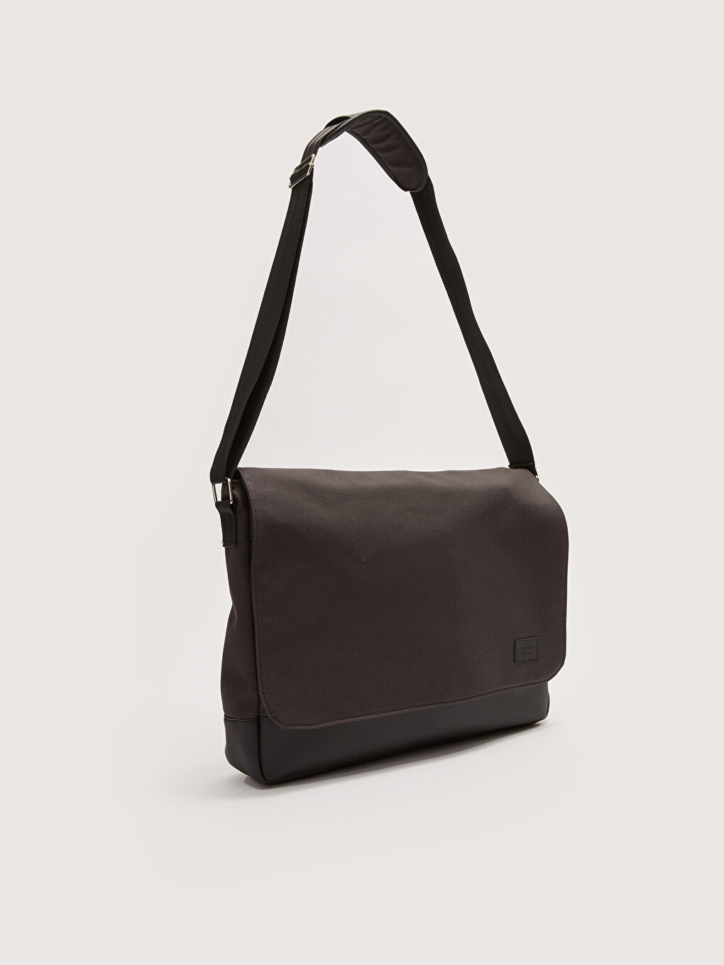 Antrasit Etiket Baskılı Erkek Postacı Çantası-3