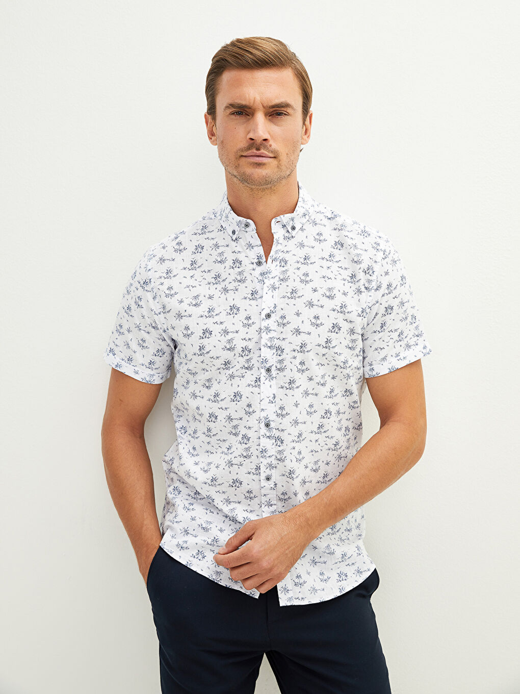 قميص رجالي ضيق بنقشة وأكمام قصيرة للرجال-1