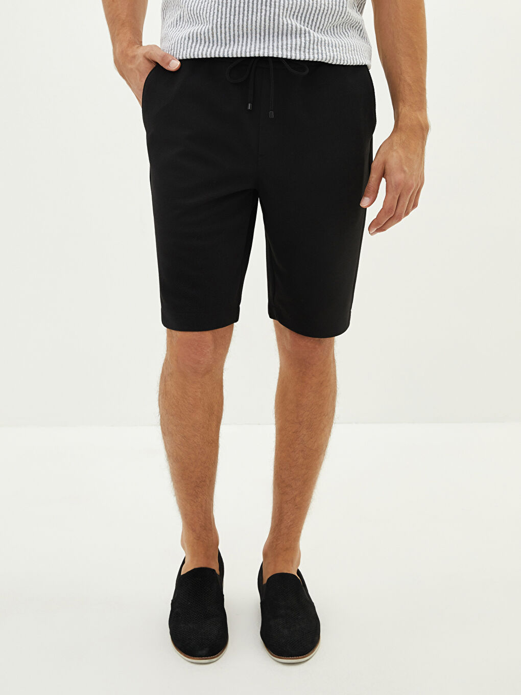 Siyah Slim Fit Beli Bağlama Detaylı Erkek Şort-3