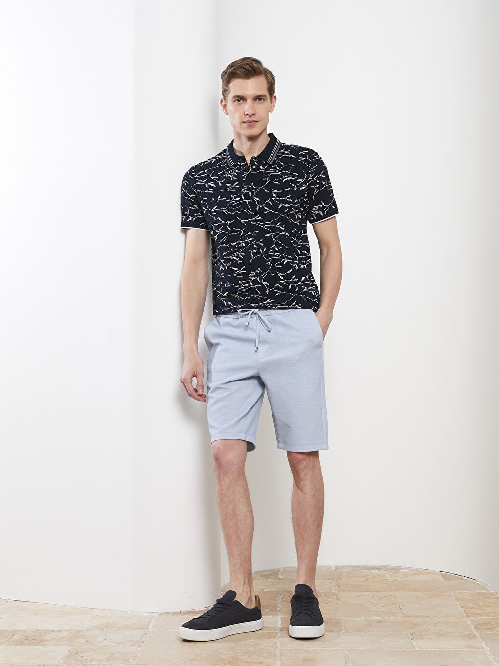 Mavi Slim Fit Beli Bağlama Detaylı Erkek Şort