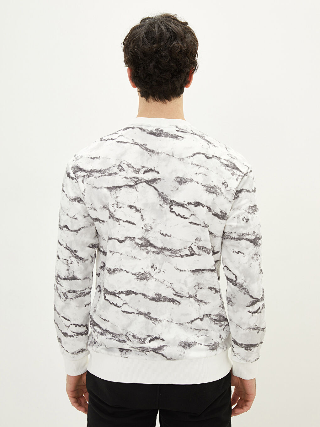 Beyaz Bisiklet Yaka Uzun Kollu Desenli Erkek Sweatshirt-4