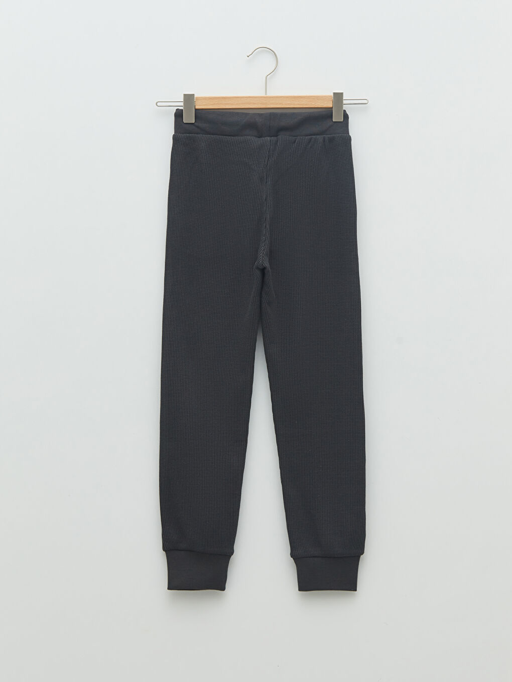 بنطال رياضي ولادي بخصر مطاطي وتفاصيل تطريز-1