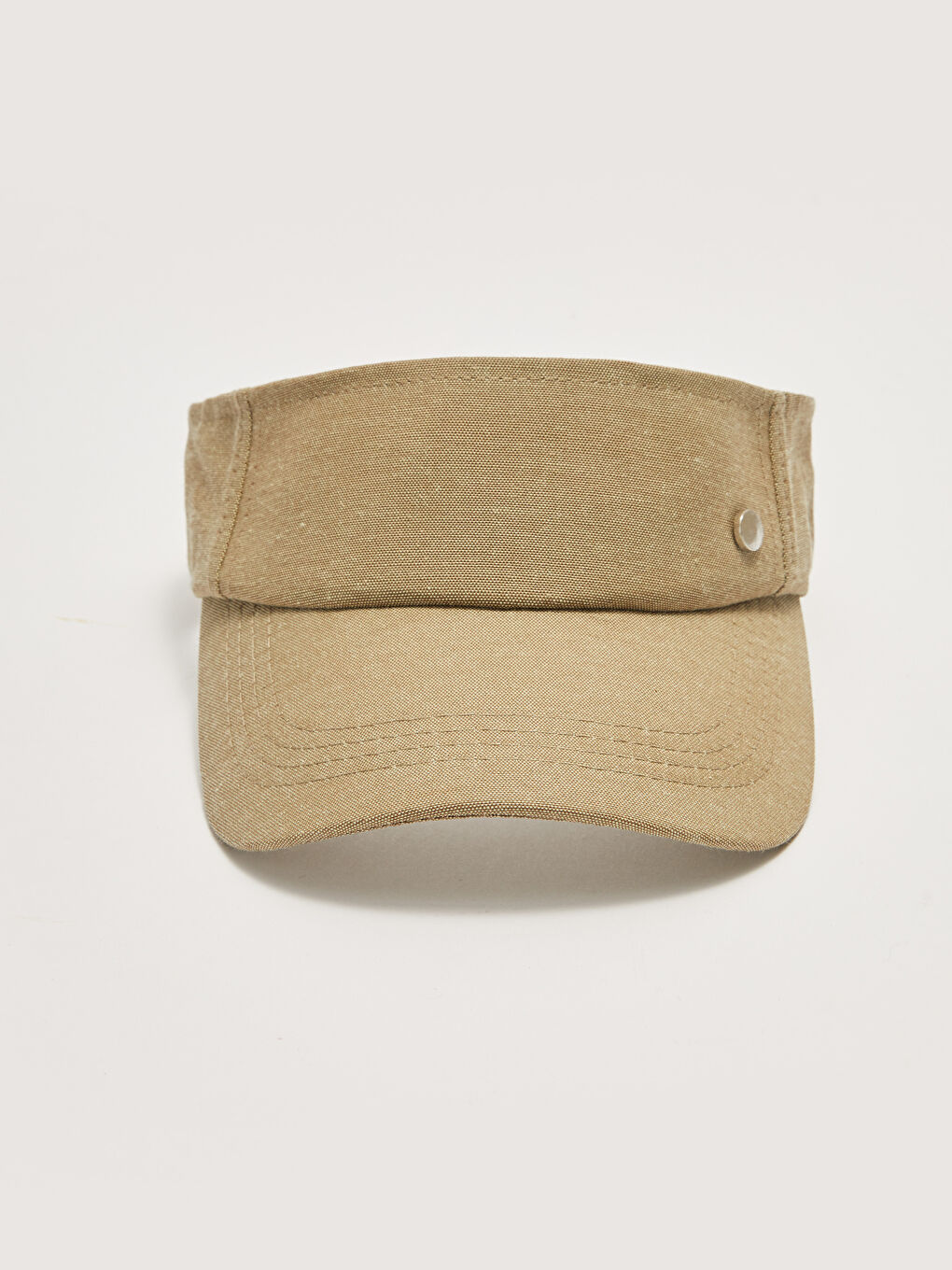 Женская кепка с козырьком с металлическими аксессуарами-3