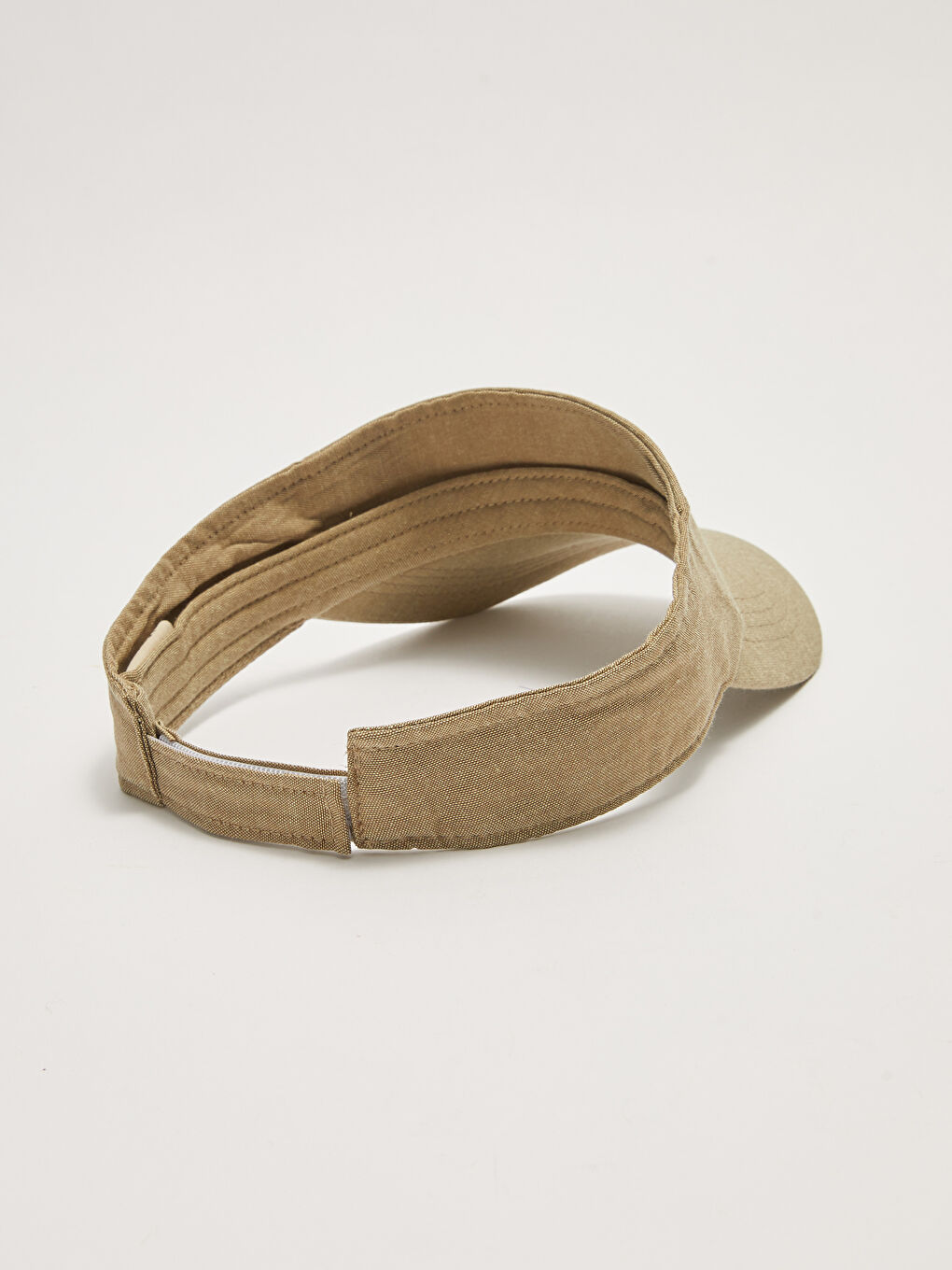 Женская кепка с козырьком с металлическими аксессуарами-5