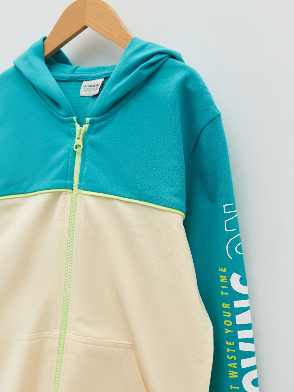 LCW Kids Bej Kapüşonlu Renk Bloklu Uzun Kollu Erkek Çocuk Fermuarlı Sweatshirt - 2