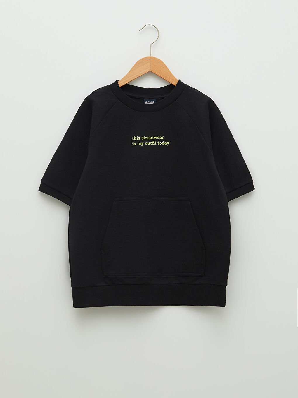 سويتشيرت ولاد كم قصير مطبوع بكول مدور و برمودا-1