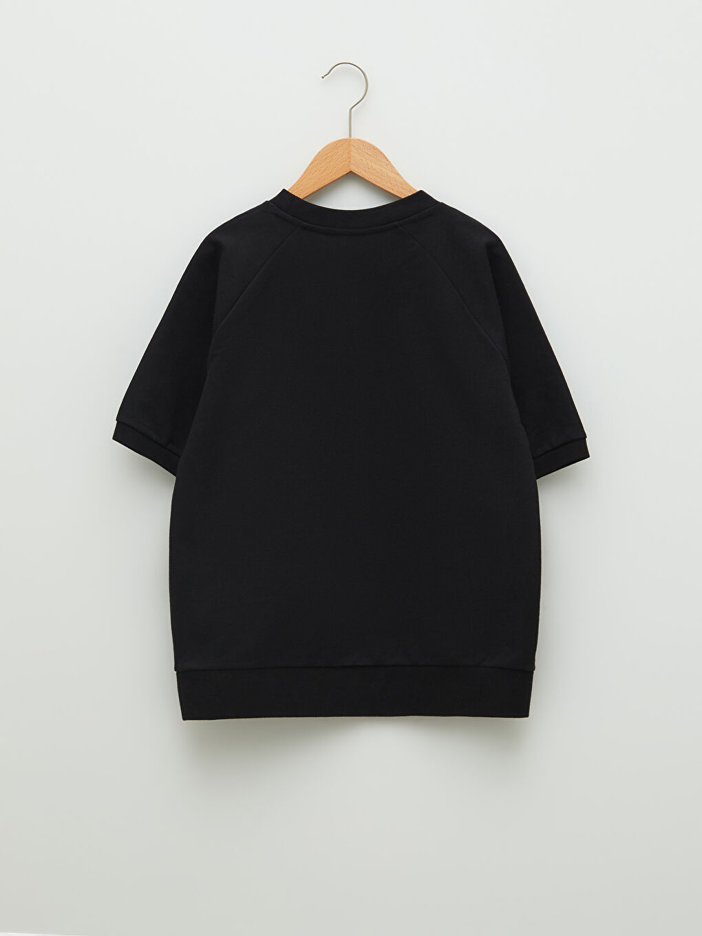 سويتشيرت ولاد كم قصير مطبوع بكول مدور و برمودا-2