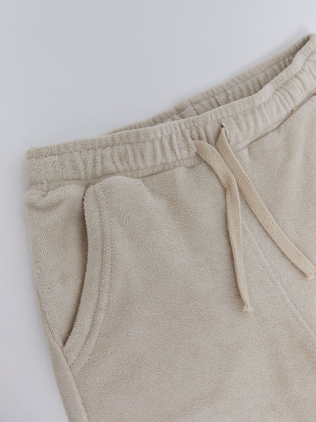 تيشيرت كم قصير ياقة دائرية مطرز مخمل أولاد وشورت-4