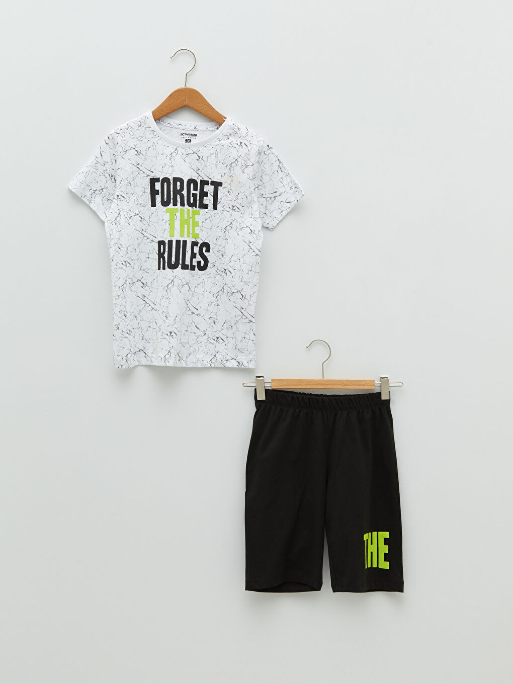 Beyaz Bisiklet Yaka Baskılı Kısa Kollu Erkek Çocuk Şortlu Pijama Takımı