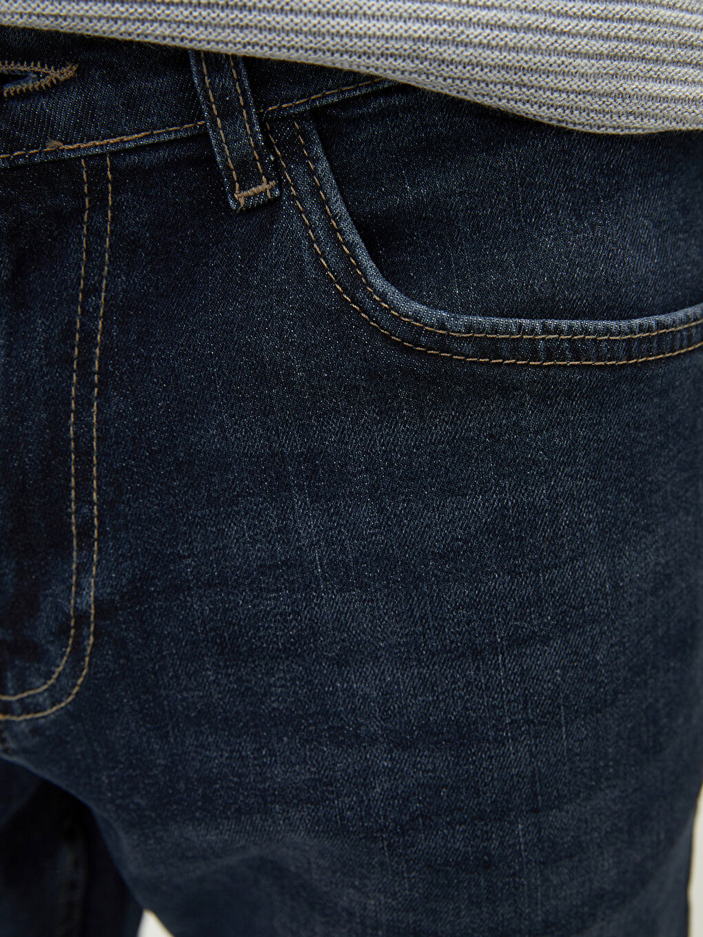 779 جينز بقصة عادية للرجال-3