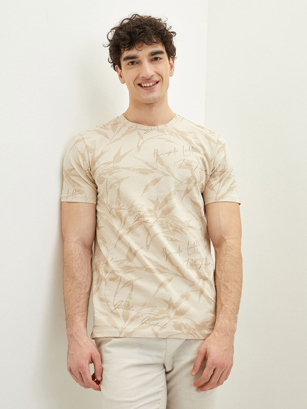 Bej Bisiklet Yaka Kısa Kollu Desenli Penye Erkek Tişört