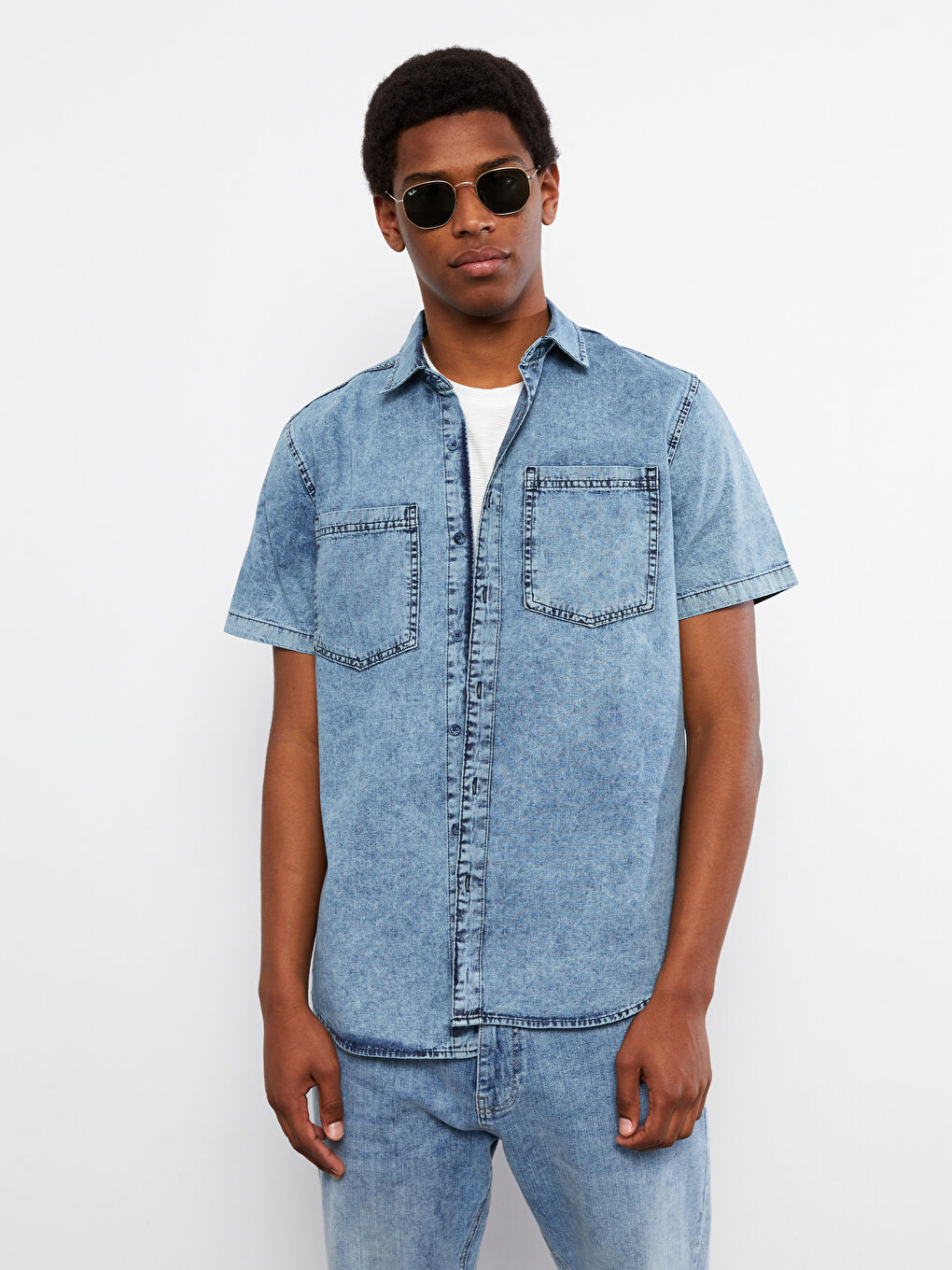 Cămașă din Denim pentru Bărbați cu Mânecă Scurtă și Croială Regulară-2