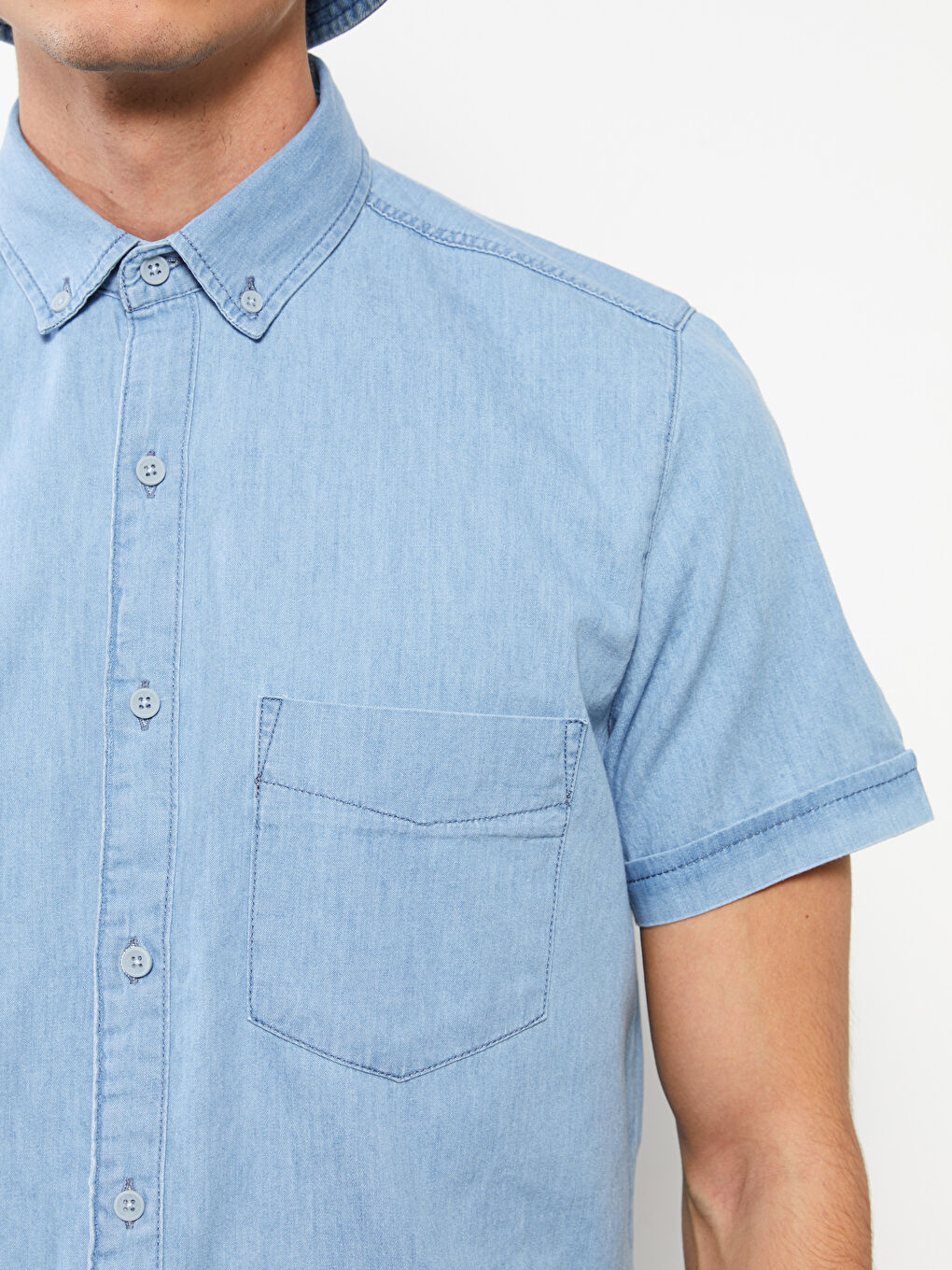قميص جينز رجال بكم قصير وقصة مريحة-3