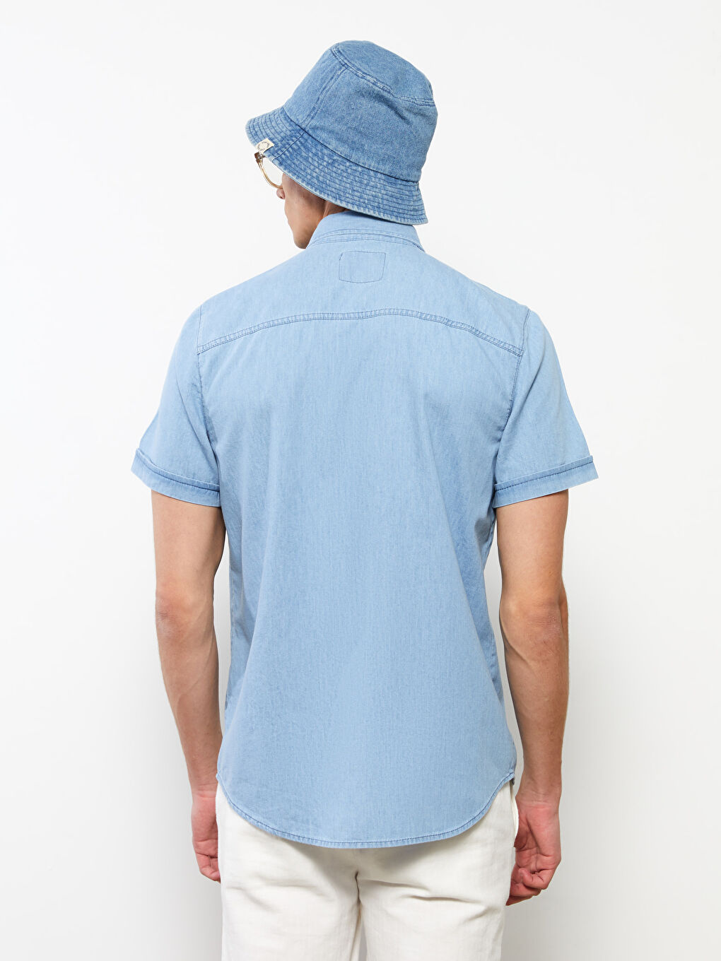 قميص جينز رجال بكم قصير وقصة مريحة-4