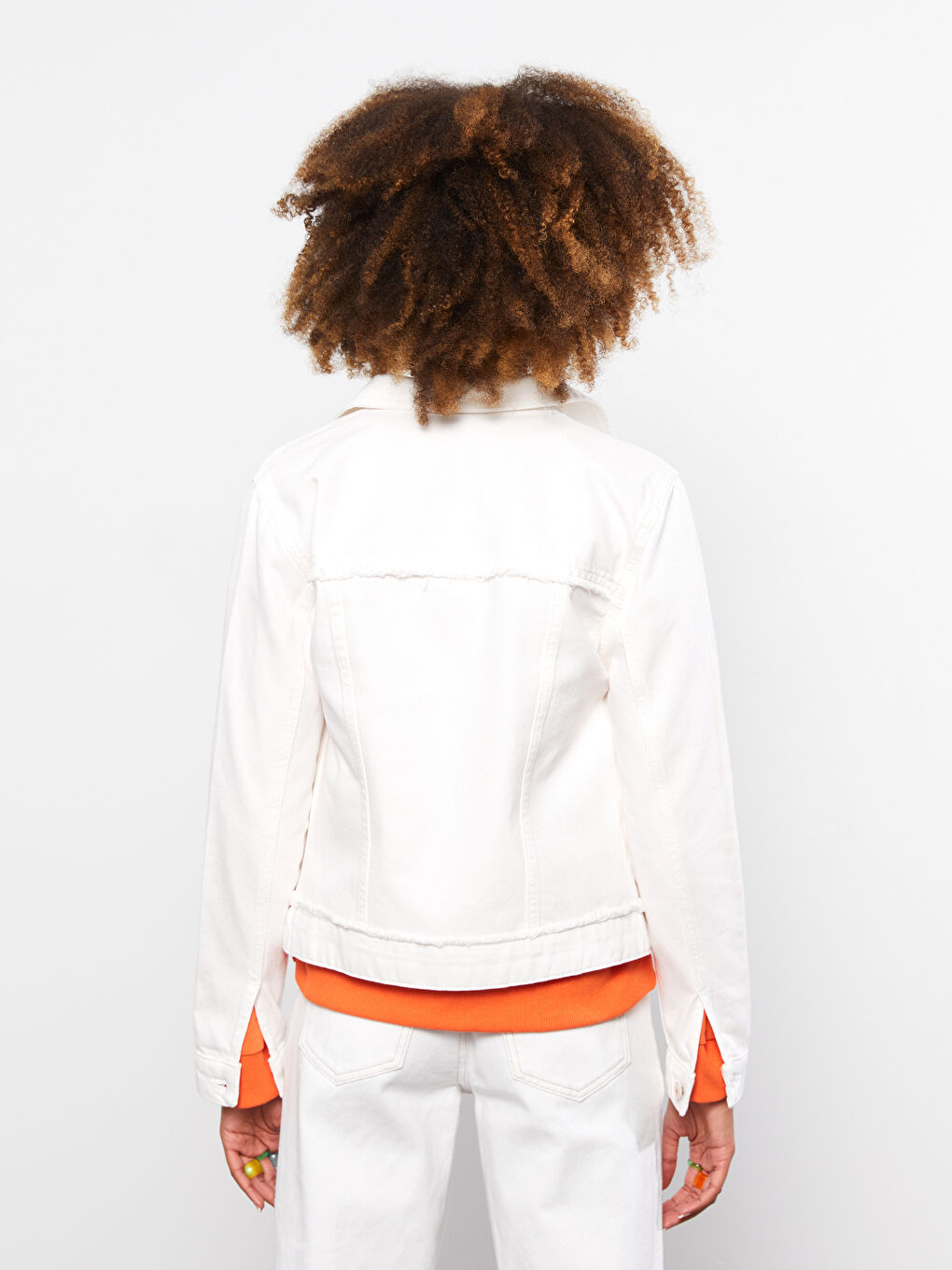 جاكيت جينز روديو بياقة قميص وجيوب مستقيمة مفصلة للسيدات-4