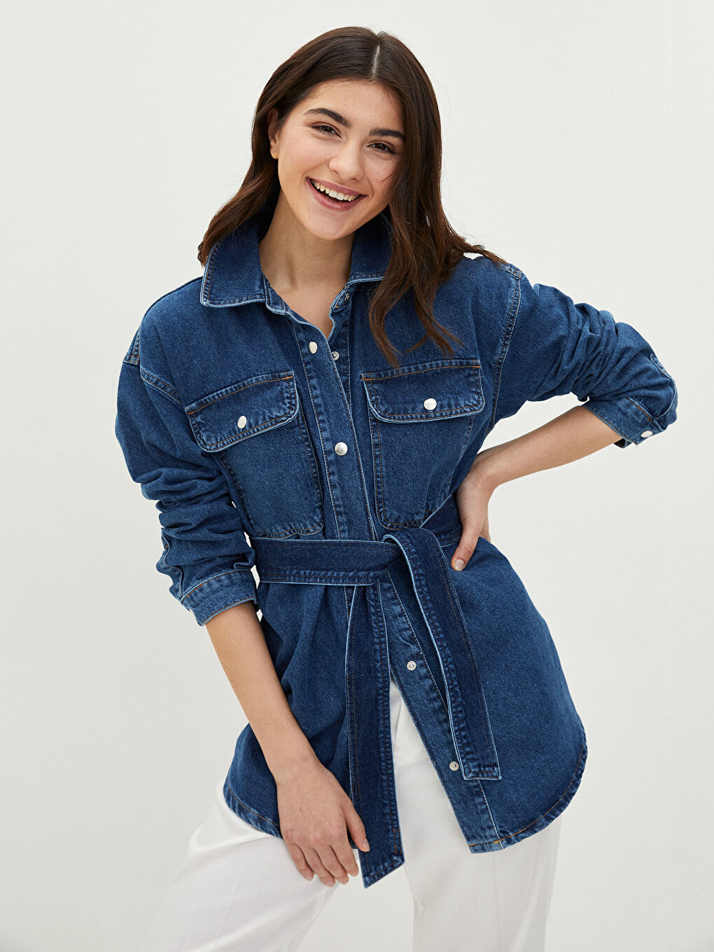 Geacă din denim Rodeo cu guler de cămașă, buzunar drept detaliat, mânecă lungă pentru Femei-1