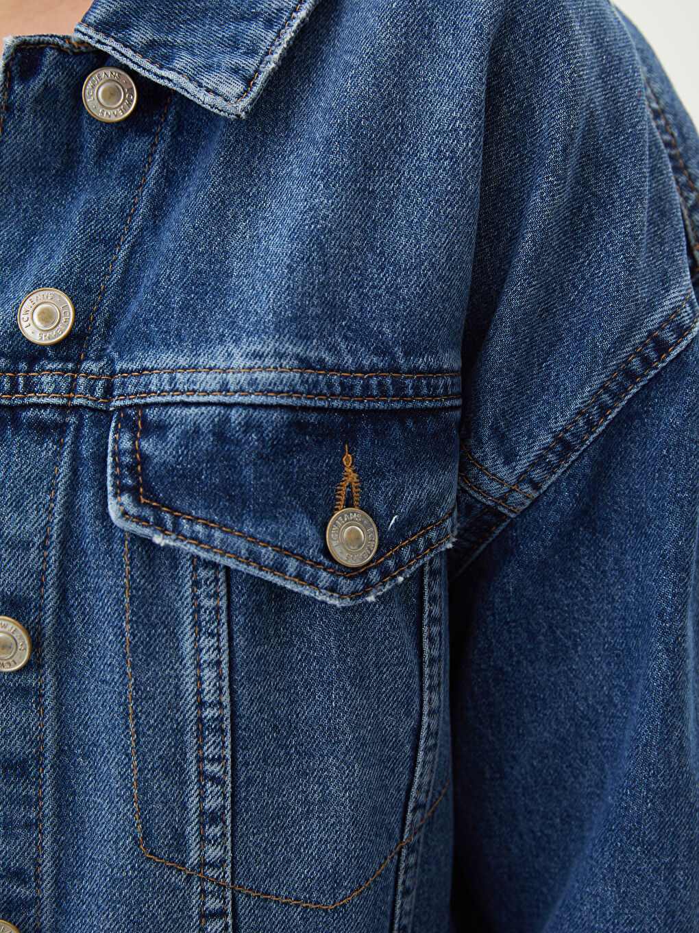 Джинсовая куртка с отложным воротником для женщин-2