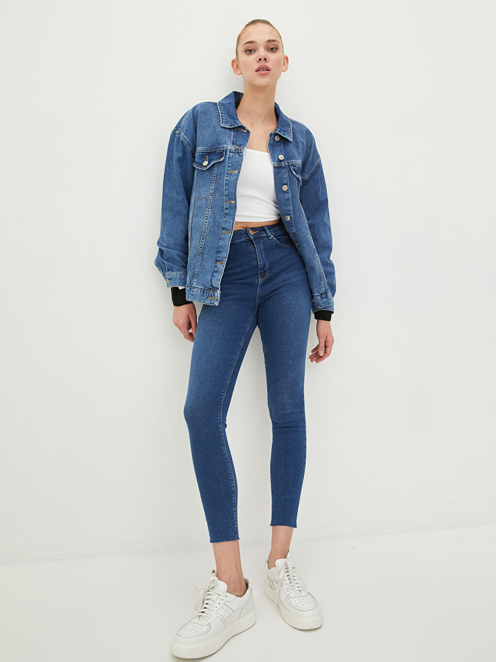 Джинсовая куртка с отложным воротником для женщин-3