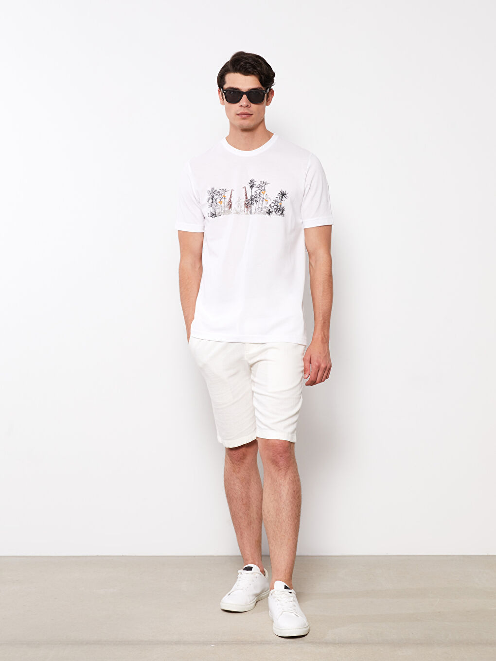 Bej Bisiklet Yaka Kısa Kollu Baskılı Erkek Tişört